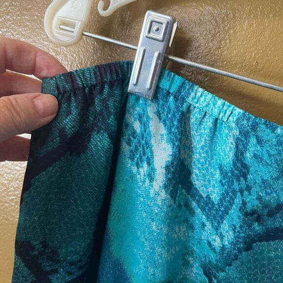 Chico’s size L ocean colors pattern A line skirt. - Picture 3 of 7